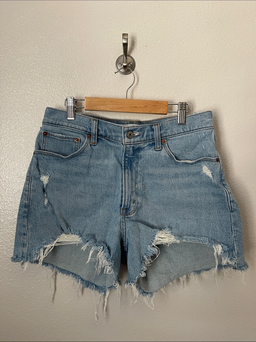 Abercrombie & Fitch The 4” mom short high rise 28 6